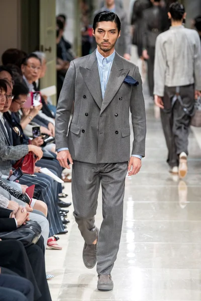 Look 12